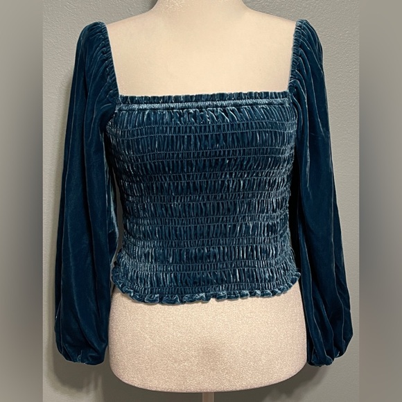 Anthropologie Women's Blue Velvet Smocked Puff Sleeve Blouse Cropped Fairy XS - Picture 3 of 10